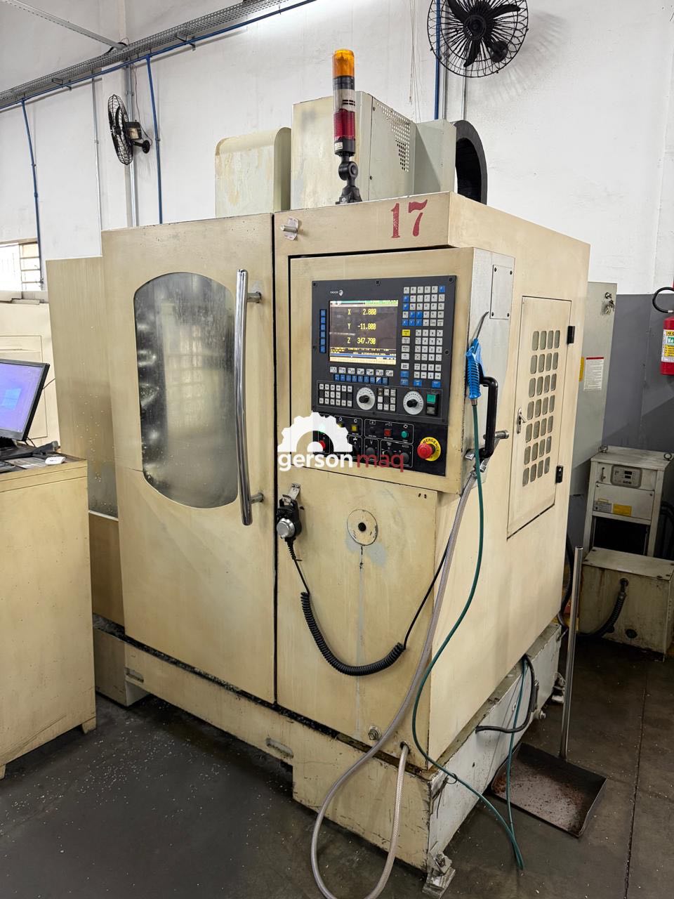 CENTRO DE USINAGEM TRAVIS M450 ANO 2009 - GUIAS LINEARES - 12 MIL RPM